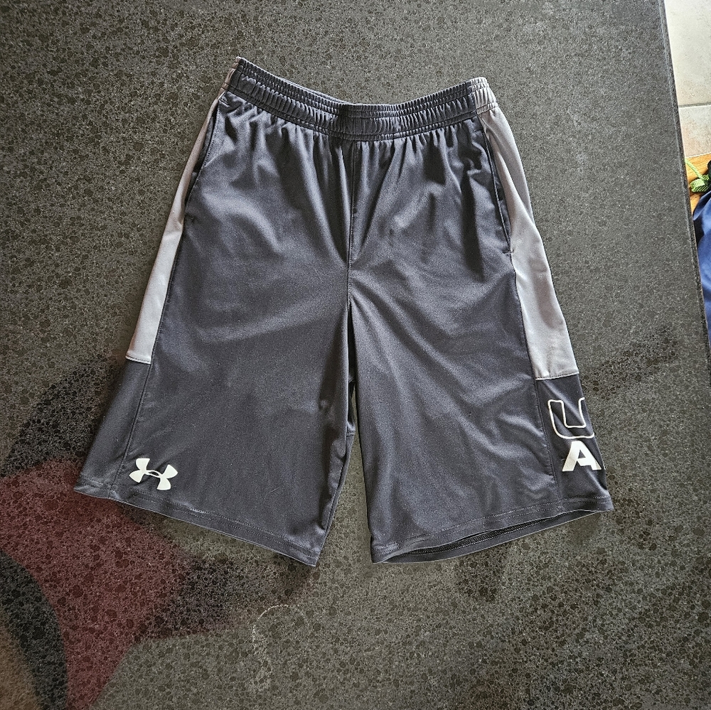 Under Armour Athletic Shorts Black and Gray Youth XL.